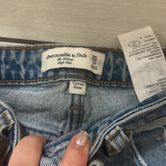 Abercrombie & Fitch - Picture 2 of 2